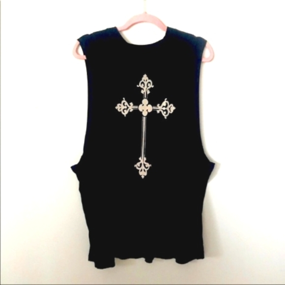 Wildfox Tops - 🦉WILDFOX gothic cross top